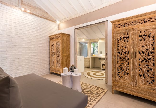 Villa in Kerobokan - Little Manao - Beautiful 4 bedroom house with pool in Bali Villa in Kerobokan - Little Manao - Beautiful 4 bedroom house with pool in Bali