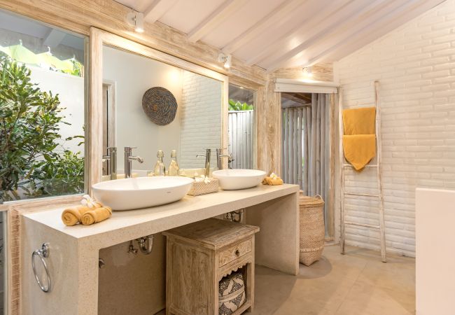 Villa in Kerobokan - Little Manao - Beautiful 4 bedroom house with pool in Bali Villa in Kerobokan - Little Manao - Beautiful 4 bedroom house with pool in Bali