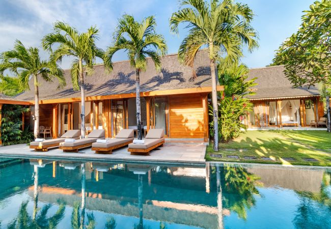 Villa in Kerobokan - Little Manao - Beautiful 4 bedroom house with pool in Bali Villa in Kerobokan - Little Manao - Beautiful 4 bedroom house with pool in Bali