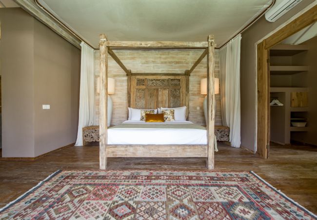 Villa in Kerobokan - Mannao - Spectacular 8 bedroom villa with pool in Bali Villa in Kerobokan - Mannao - Spectacular 8 bedroom villa with pool in Bali