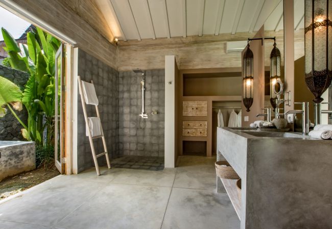 Villa in Kerobokan - Mannao - Spectacular 8 bedroom villa with pool in Bali Villa in Kerobokan - Mannao - Spectacular 8 bedroom villa with pool in Bali