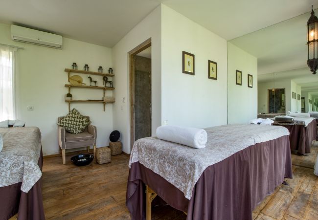 Villa in Kerobokan - Mannao - Spectacular 8 bedroom villa with pool in Bali Villa in Kerobokan - Mannao - Spectacular 8 bedroom villa with pool in Bali