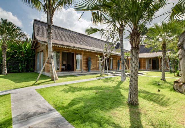 Villa in Kerobokan - Mannao - Spectacular 8 bedroom villa with pool in Bali