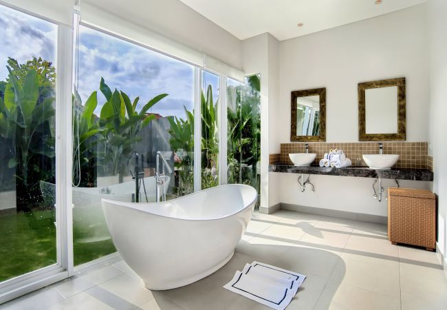 Villa in Canggu - Yenian- 5 bedroom house with pool in Bali Villa in Canggu - Yenian- 5 bedroom house with pool in Bali
