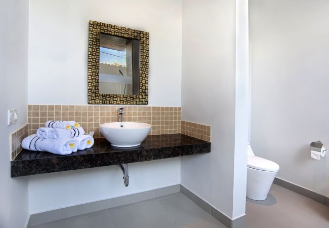 Villa in Canggu - Yenian- 5 bedroom house with pool in Bali Villa in Canggu - Yenian- 5 bedroom house with pool in Bali
