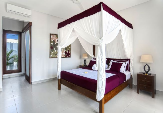 Villa in Canggu - Yenian- 5 bedroom house with pool in Bali Villa in Canggu - Yenian- 5 bedroom house with pool in Bali