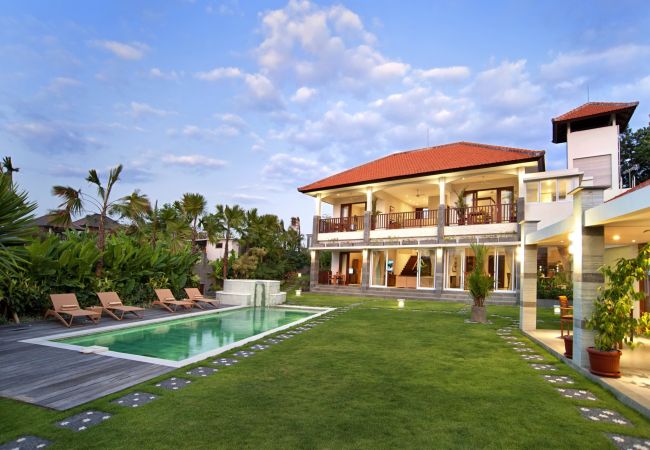 Villa in Canggu - Yenian- 5 bedroom house with pool in Bali Villa in Canggu - Yenian- 5 bedroom house with pool in Bali