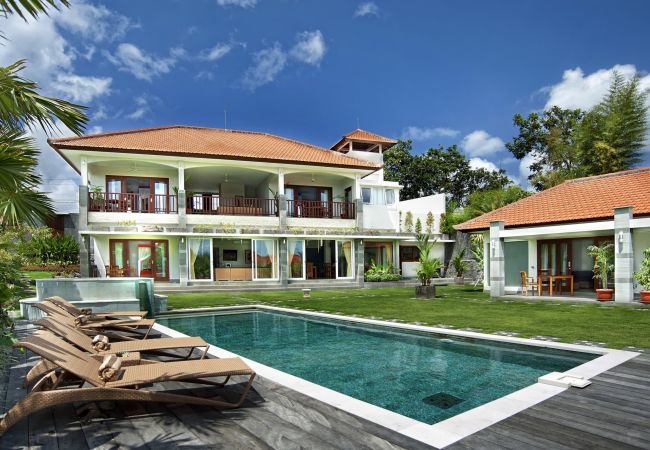 Villa in Canggu - Yenian- 5 bedroom house with pool in Bali Villa in Canggu - Yenian- 5 bedroom house with pool in Bali