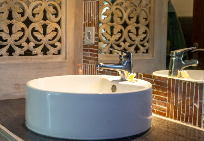 Villa in Seminyak - Wiana- Villa for 6 people with pool near Bali beach Villa in Seminyak - Wiana- Villa for 6 people with pool near Bali beach