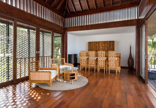 Villa in Seminyak - The chands three A- Casa en primera línea de 3 habitaciones con impresionantes vistas al mar de Bali ​   98 / 5.000 Resultados de traducción Resultado de traducción The chands three- 3 bedroom frontline house with stunning Bali sea views