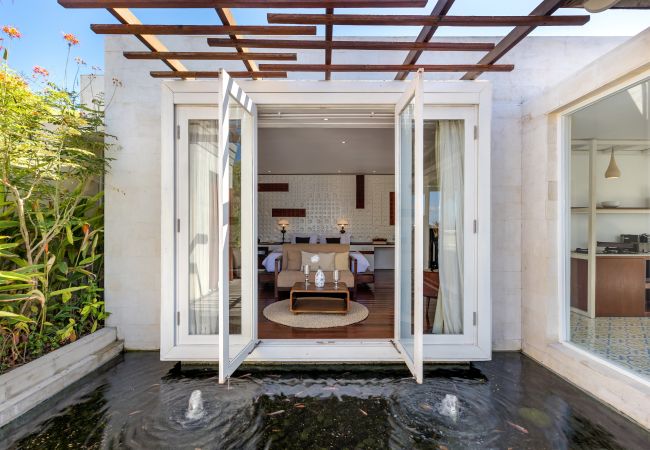 Villa in Seminyak - The chands one B- 1 bedroom frontline house with stunning Bali sea views