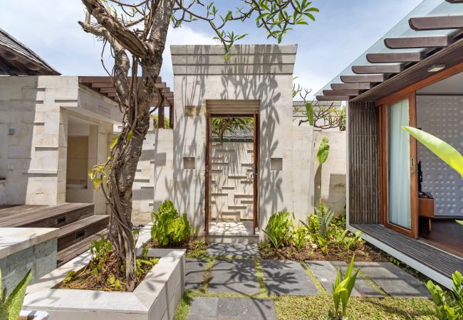 Villa in Seminyak - The chands two C- 2 bedroom frontline villa with stunning Bali sea views