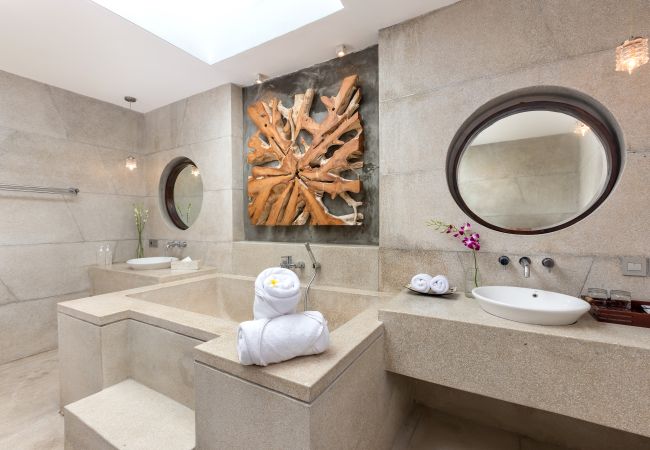 Villa in Seminyak - The chands two C- 2 bedroom frontline villa with stunning Bali sea views Villa in Seminyak - The chands two C- 2 bedroom frontline villa with stunning Bali sea views
