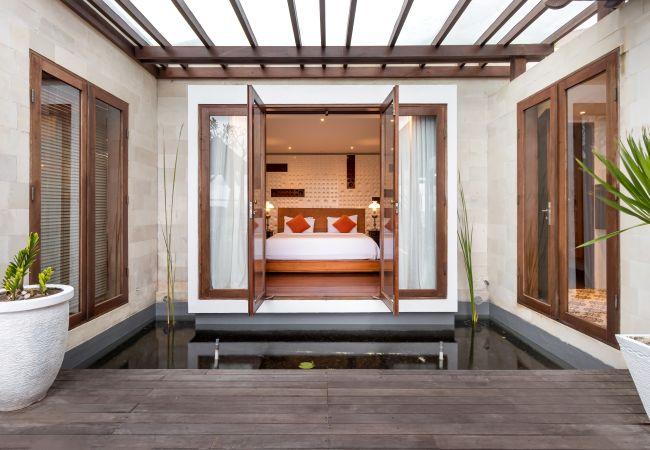 Villa in Seminyak - The chands two D- 2 bedroom frontline villa with stunning Bali sea views
