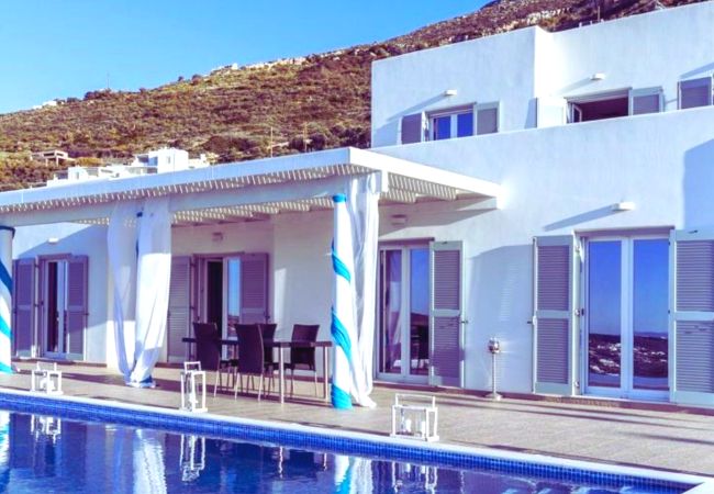 Villa in Parikia - Spectacular 6-bedroom house with private pool in Greece