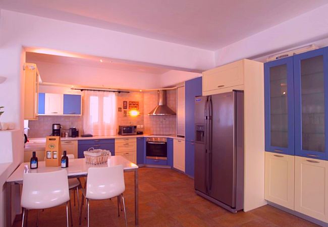 Villa in Paros - Spectacular 5-bedroom house near the beach and with beautiful views of the sea Villa in Paros - Spectacular 5-bedroom house near the beach and with beautiful views of the sea