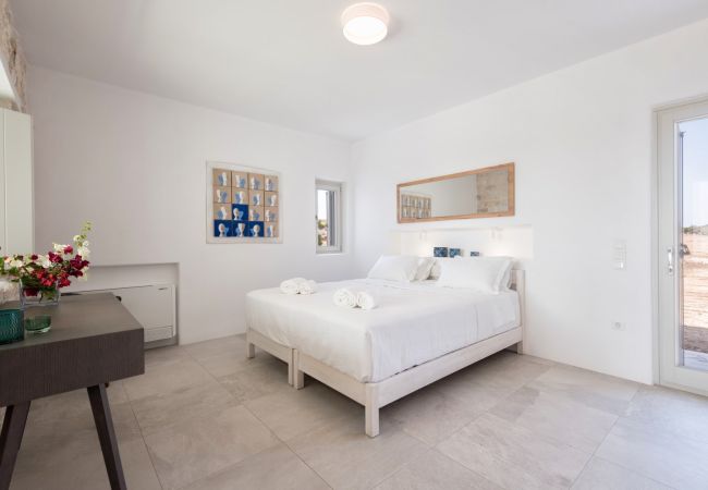 Villa in Paros - Fantastic villa for 8 people with sea views and close to the beach in Greece Villa in Paros - Fantastic villa for 8 people with sea views and close to the beach in Greece