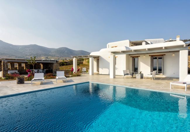 Villa in Paros - Beautiful house for 10 people near of Golden Beach with beautiful sea views Villa in Paros - Beautiful house for 10 people near of Golden Beach with beautiful sea views