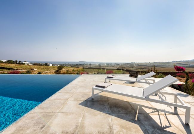 Villa in Paros - Beautiful house for 10 people near of Golden Beach with beautiful sea views Villa in Paros - Beautiful house for 10 people near of Golden Beach with beautiful sea views