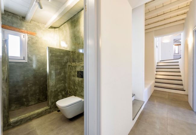 Villa in Paros - Beautiful house for 8 people near the beach of Golden Beach with beautiful sea views Villa in Paros - Beautiful house for 8 people near the beach of Golden Beach with beautiful sea views