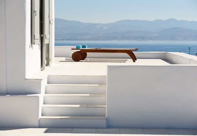 Villa in Paros -  Spectacular house for 14 people with beautiful sea views near Golden Beach Villa in Paros -  Spectacular house for 14 people with beautiful sea views near Golden Beach