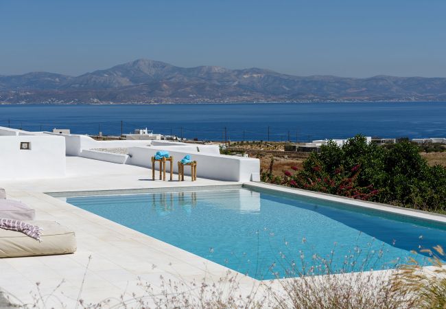 Villa in Paros -  Spectacular house for 14 people with beautiful sea views near Golden Beach Villa in Paros -  Spectacular house for 14 people with beautiful sea views near Golden Beach