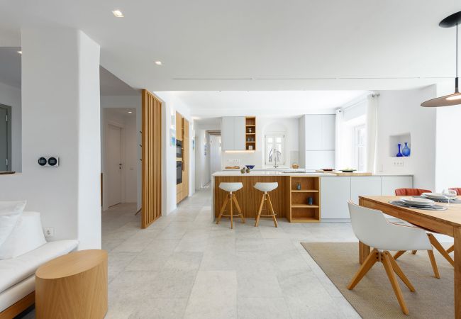 Villa in Paros -  Spectacular house for 14 people with beautiful sea views near Golden Beach Villa in Paros -  Spectacular house for 14 people with beautiful sea views near Golden Beach