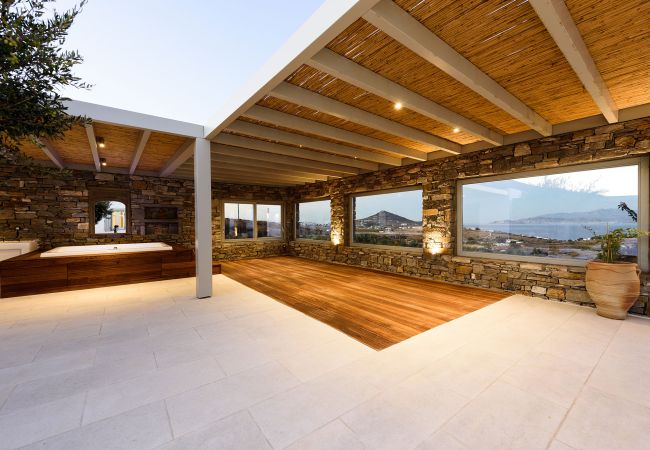 Villa in Paros -  Spectacular house for 14 people with beautiful sea views near Golden Beach Villa in Paros -  Spectacular house for 14 people with beautiful sea views near Golden Beach