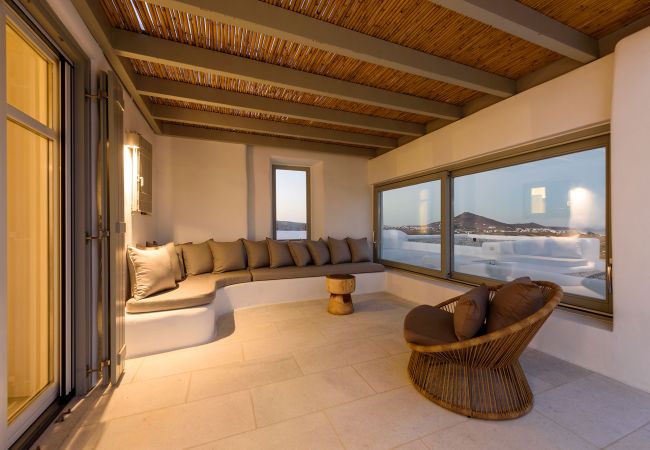 Villa in Paros -  Spectacular house for 14 people with beautiful sea views near Golden Beach Villa in Paros -  Spectacular house for 14 people with beautiful sea views near Golden Beach