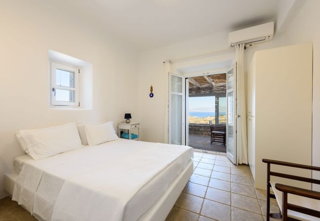 Villa in Paros -  Spectacular house for 14 people with beautiful sea views near Golden Beach Villa in Paros -  Spectacular house for 14 people with beautiful sea views near Golden Beach