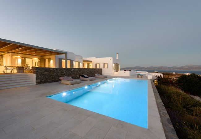 Villa in Paros -  Spectacular house for 14 people with beautiful sea views near Golden Beach Villa in Paros -  Spectacular house for 14 people with beautiful sea views near Golden Beach