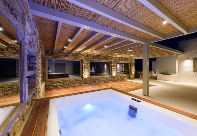 Villa in Paros -  Spectacular house for 14 people with beautiful sea views near Golden Beach Villa in Paros -  Spectacular house for 14 people with beautiful sea views near Golden Beach