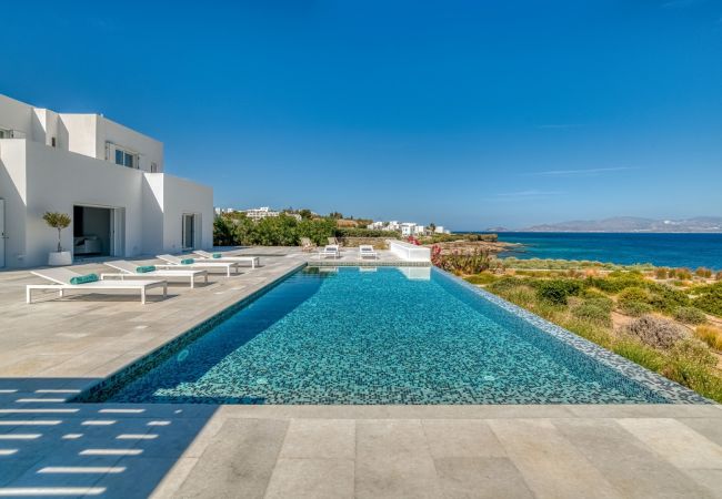 Villa in Paros - Spectacular house for 10 people with stunning sea views near Golden Beach Villa in Paros - Spectacular house for 10 people with stunning sea views near Golden Beach