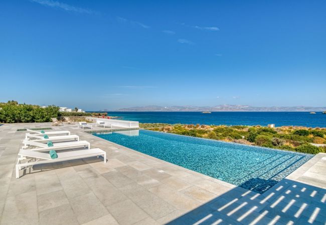 Villa in Paros - Spectacular house for 10 people with stunning sea views near Golden Beach Villa in Paros - Spectacular house for 10 people with stunning sea views near Golden Beach