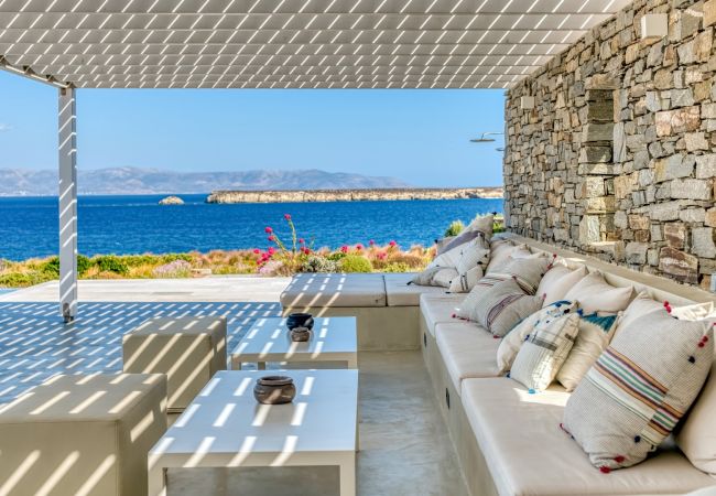 Villa in Paros - Spectacular house for 10 people with stunning sea views near Golden Beach Villa in Paros - Spectacular house for 10 people with stunning sea views near Golden Beach