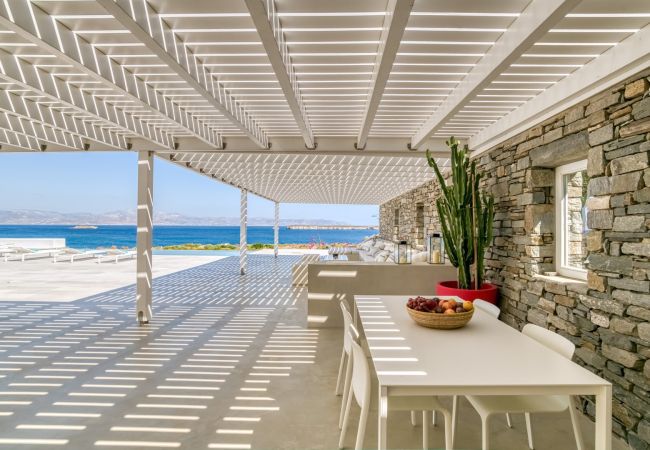 Villa in Paros - Spectacular house for 10 people with stunning sea views near Golden Beach Villa in Paros - Spectacular house for 10 people with stunning sea views near Golden Beach