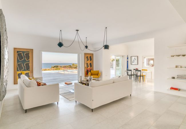 Villa in Paros - Spectacular house for 10 people with stunning sea views near Golden Beach Villa in Paros - Spectacular house for 10 people with stunning sea views near Golden Beach
