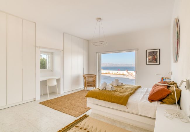 Villa in Paros - Spectacular house for 10 people with stunning sea views near Golden Beach Villa in Paros - Spectacular house for 10 people with stunning sea views near Golden Beach