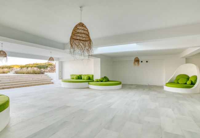 Villa in Paros - Spectacular house for 10 people with stunning sea views near Golden Beach Villa in Paros - Spectacular house for 10 people with stunning sea views near Golden Beach