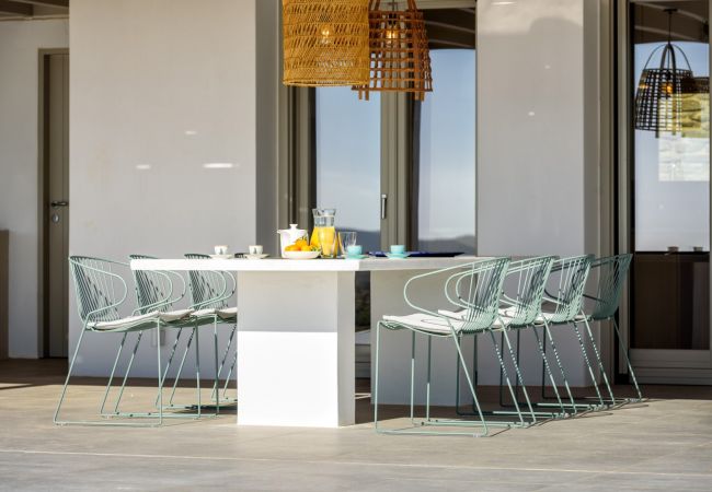 Villa in Paros - Elea - Magnificent house with pool for 10 people and sea views in Golden Beach (Greece) Villa in Paros - Elea - Magnificent house with pool for 10 people and sea views in Golden Beach (Greece)