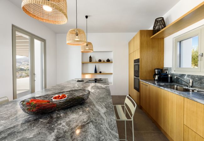 Villa in Paros - Elea - Magnificent house with pool for 10 people and sea views in Golden Beach (Greece) Villa in Paros - Elea - Magnificent house with pool for 10 people and sea views in Golden Beach (Greece)