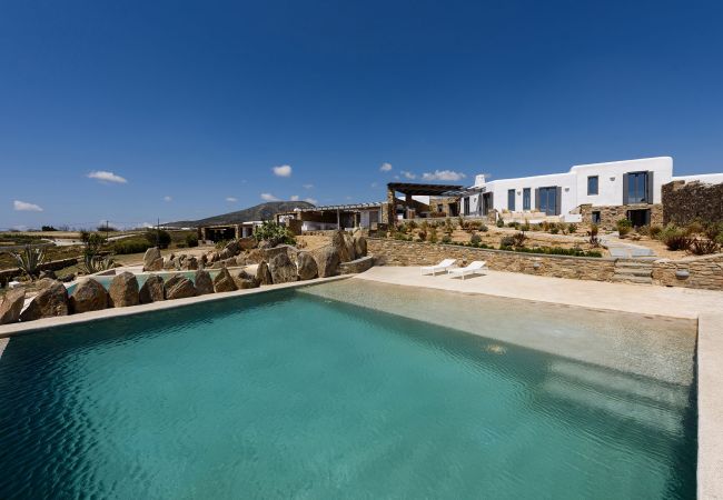 Villa in Paros - Bellevue - Beautiful house for 8 people with stunning sea views near Greece Beach in Paros Villa in Paros - Bellevue - Beautiful house for 8 people with stunning sea views near Greece Beach in Paros
