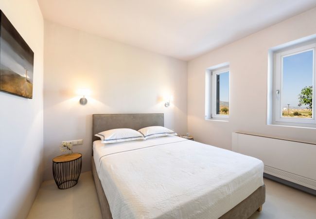 Villa in Paros -  Electra -Villa for 10 people with beautiful sea views in Paros Villa in Paros -  Electra -Villa for 10 people with beautiful sea views in Paros