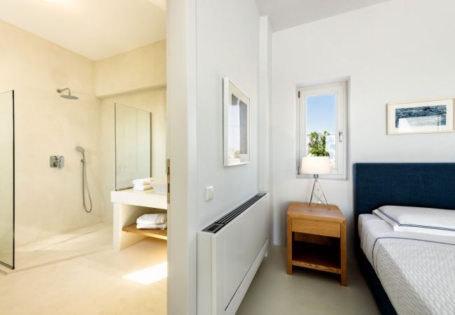 Villa in Paros -  Electra -Villa for 10 people with beautiful sea views in Paros Villa in Paros -  Electra -Villa for 10 people with beautiful sea views in Paros