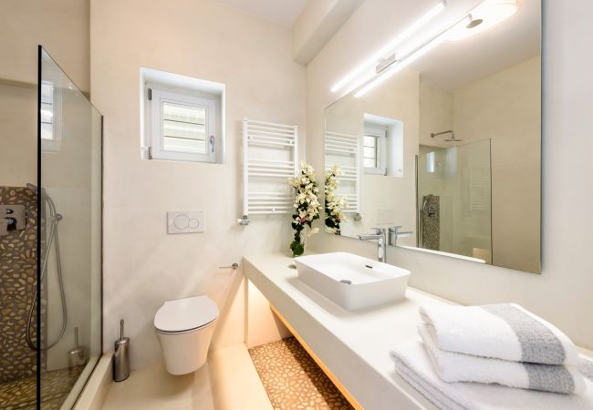 Villa in Paros -  Electra -Villa for 10 people with beautiful sea views in Paros Villa in Paros -  Electra -Villa for 10 people with beautiful sea views in Paros