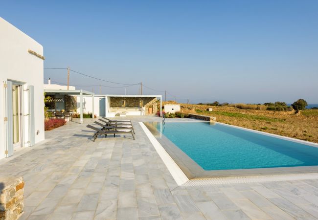 Villa in Paros -  Electra -Villa for 10 people with beautiful sea views in Paros Villa in Paros -  Electra -Villa for 10 people with beautiful sea views in Paros