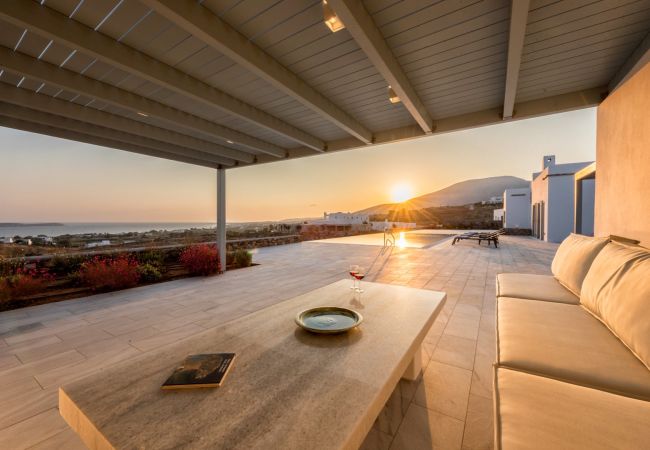 Villa in Paros -  Electra -Villa for 10 people with beautiful sea views in Paros Villa in Paros -  Electra -Villa for 10 people with beautiful sea views in Paros