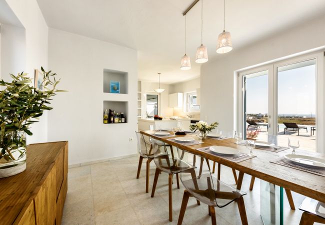 Villa in Paros -  Electra -Villa for 10 people with beautiful sea views in Paros Villa in Paros -  Electra -Villa for 10 people with beautiful sea views in Paros