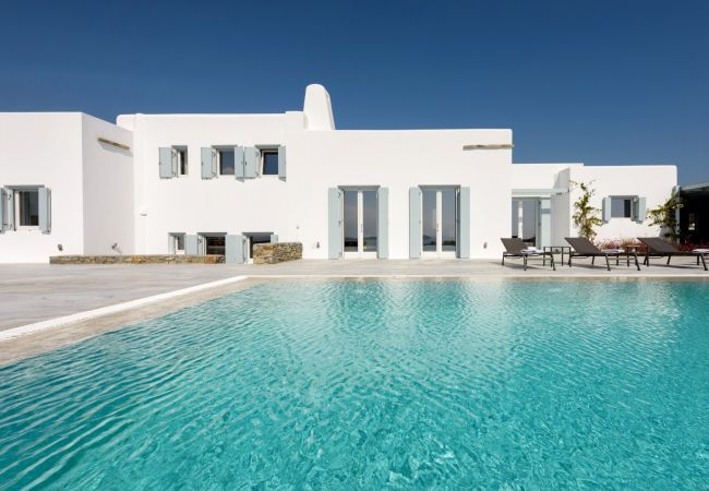 Villa in Paros -  Electra -Villa for 10 people with beautiful sea views in Paros Villa in Paros -  Electra -Villa for 10 people with beautiful sea views in Paros