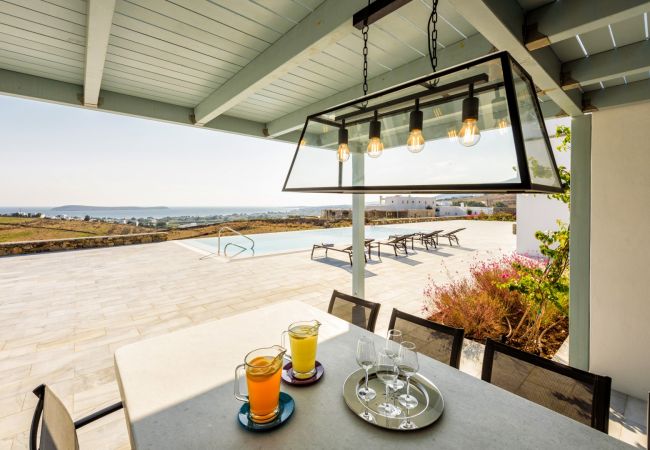 Villa in Paros -  Electra -Villa for 10 people with beautiful sea views in Paros Villa in Paros -  Electra -Villa for 10 people with beautiful sea views in Paros